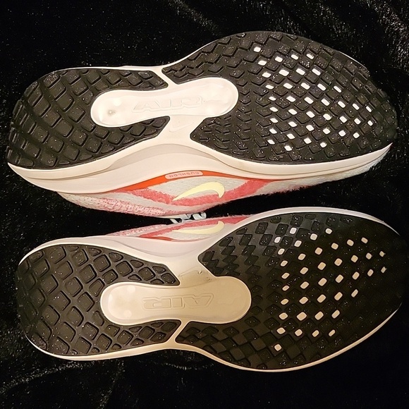 Nike Air Winflo Sneakers - Picture 9 of 16